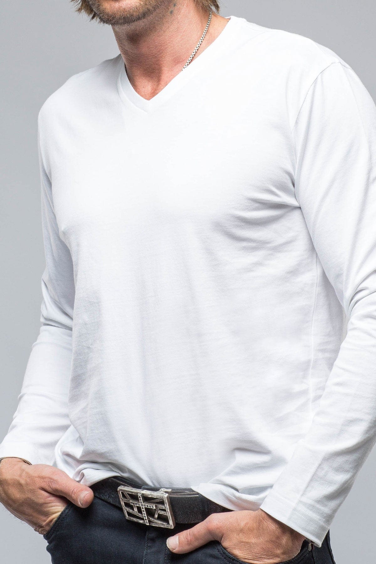 Del Mar LS V-Neck in White - AXEL'S