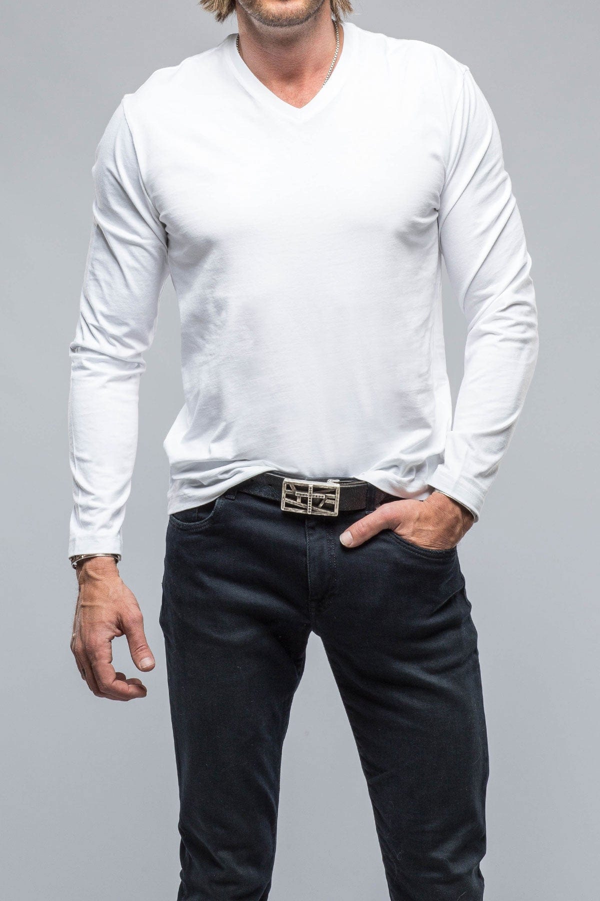 Del Mar LS V-Neck in White - AXEL'S